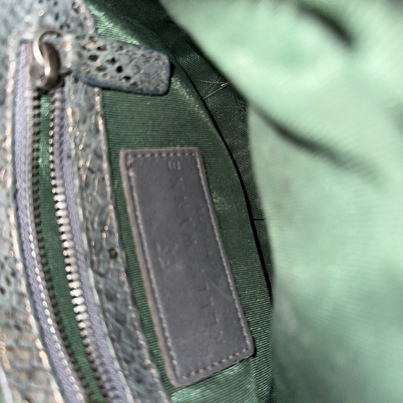 Kelly Wynne Mingle Mingle Metallic Crossbody - Picture 5 of 8